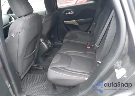 2017 Jeep Cherokee Latitude 4X4 from USA, damaged, VIN 1C4PJMCB4HW657568